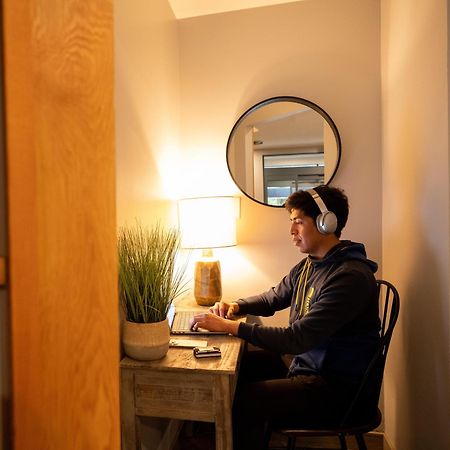 Alpenglow Lodge Queen Boho Studio By Mva Whistler Kültér fotó